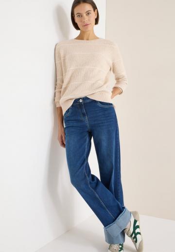 Пуловер в полоску