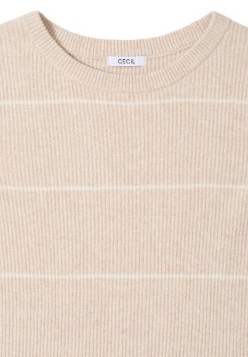 Пуловер в полоску