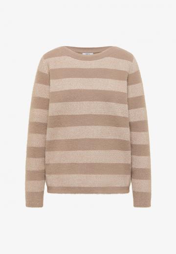 Пуловер в полоску