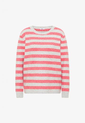 Пуловер в полоску