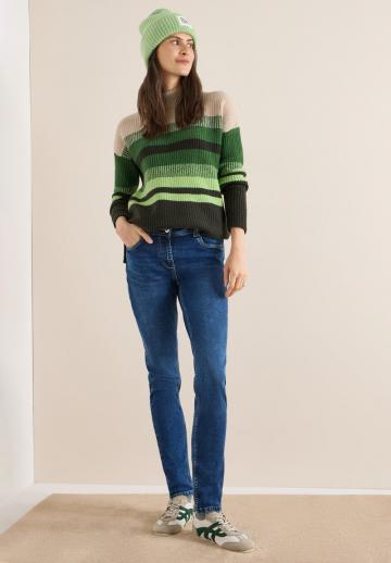 Пуловер в полоску