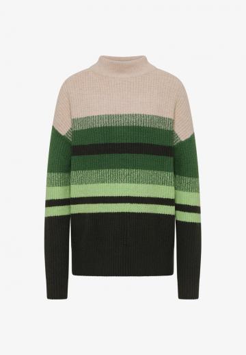 Пуловер в полоску