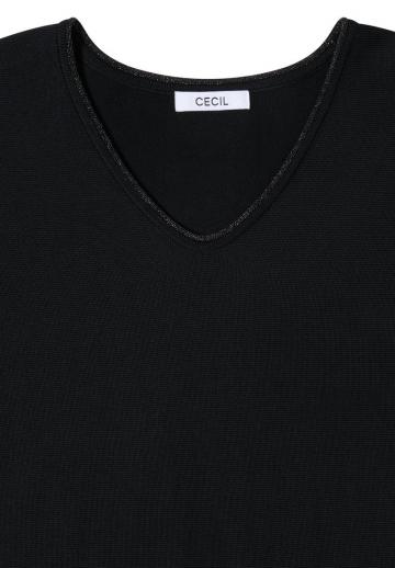 Пуловер с вырезом V