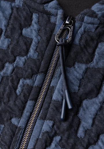 Жаккардовая вязаная кофта