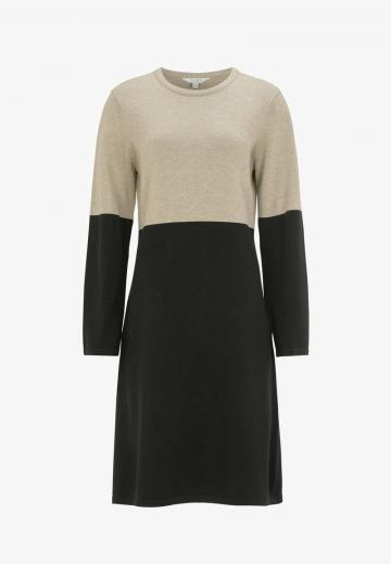 Вязаное платье