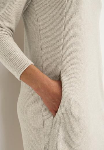 Вязаное платье