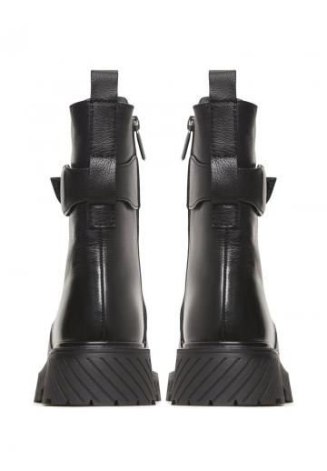 Ботинки на шнуровке