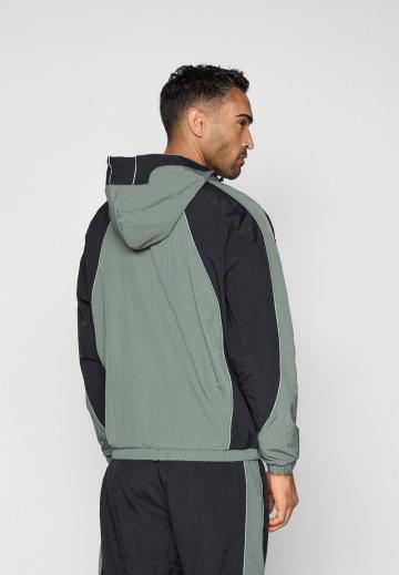 Спортивная куртка