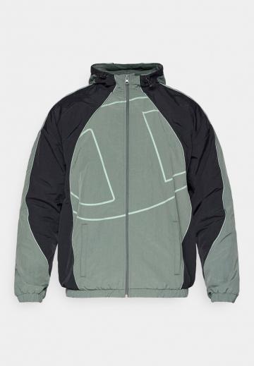 Спортивная куртка