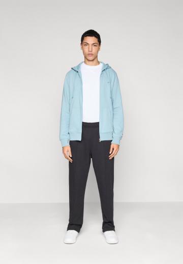 Спортивная кофта