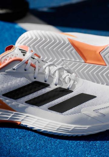 Теннисные кроссовки