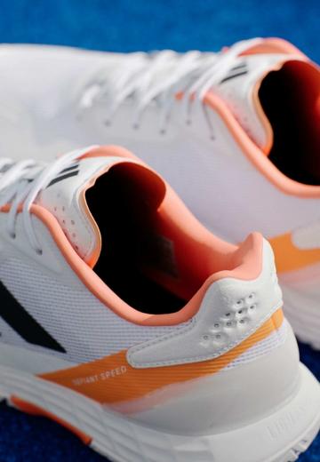 Теннисные кроссовки