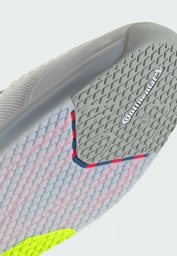 Тренировочные кроссовки