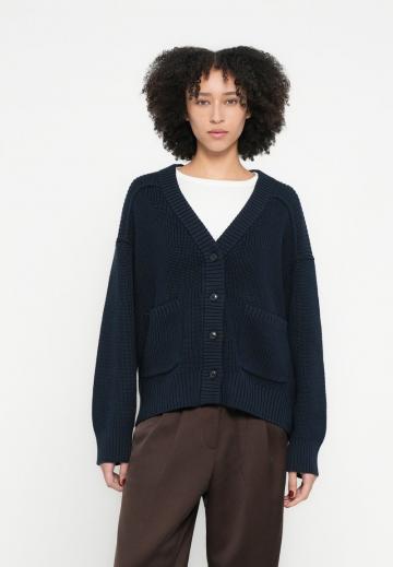 Вязаная кофта