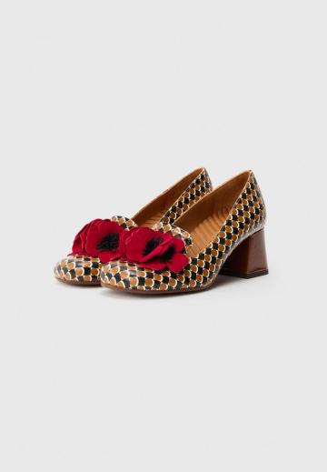 Туфли с высоким носом