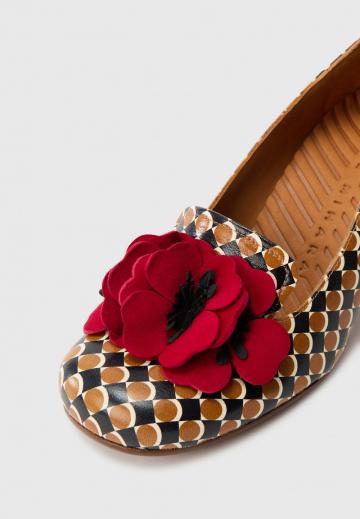 Туфли с высоким носом