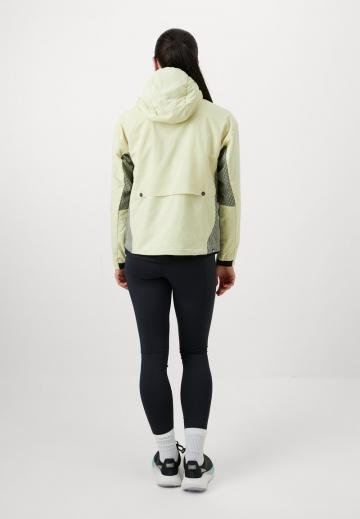 Спортивная куртка