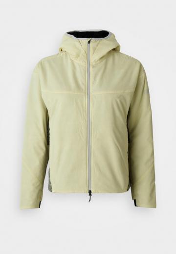 Спортивная куртка