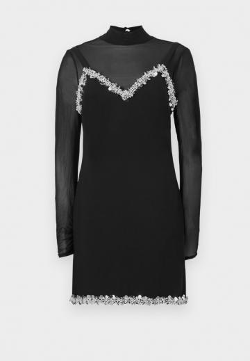 Короткое платье