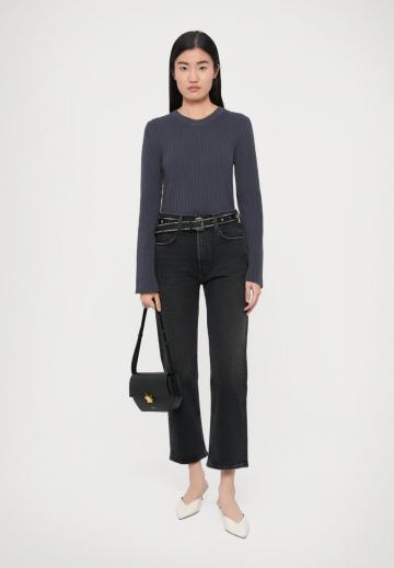 Короткие джинсы