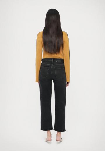 Короткие джинсы