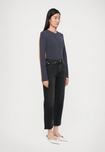 Короткие джинсы