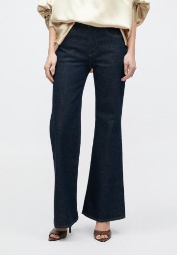 Клешеные джинсы