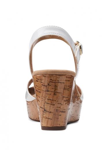 Босоножки на танкетке