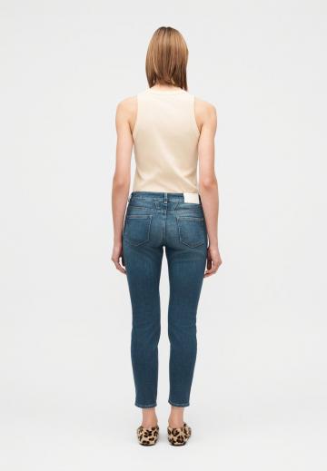 Короткие джинсы