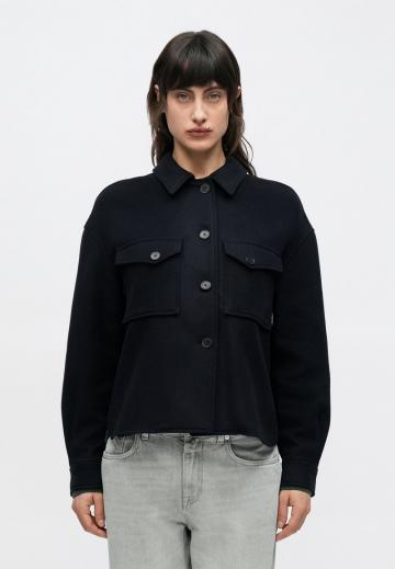 Куртка с накладнымит карманами