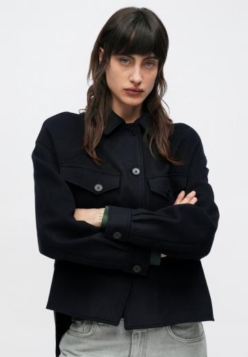 Куртка с накладнымит карманами