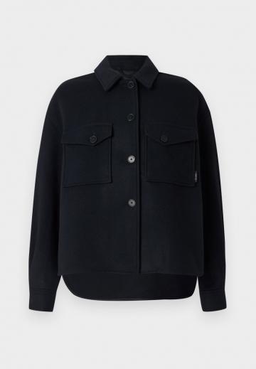 Куртка с накладнымит карманами