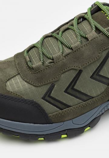 Походные ботинки