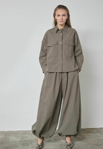 Куртка с накладнымит карманами