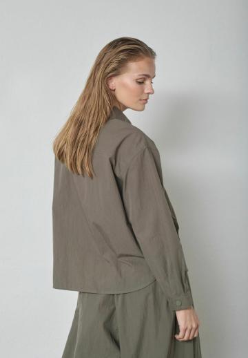 Куртка с накладнымит карманами