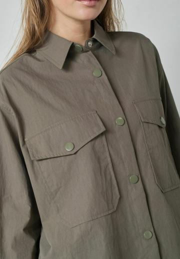 Куртка с накладнымит карманами