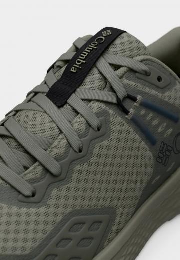 Походные кроссовки