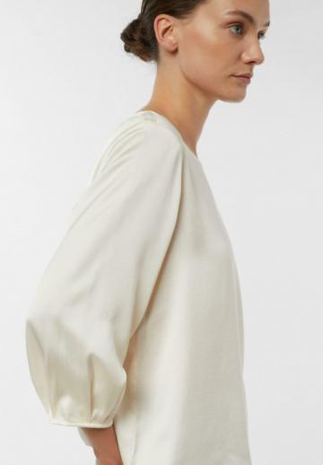 Атласная блузка