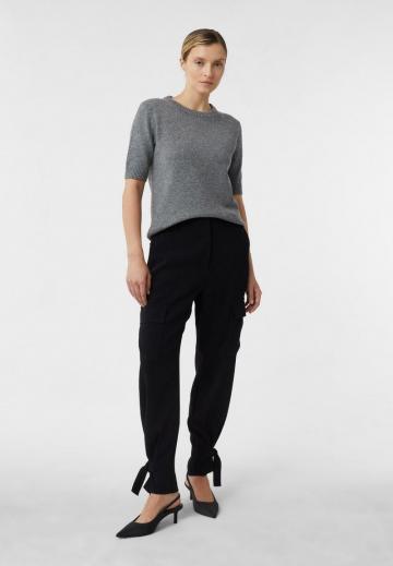 Брюки с накладными карманами