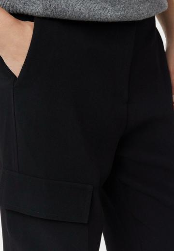 Брюки с накладными карманами