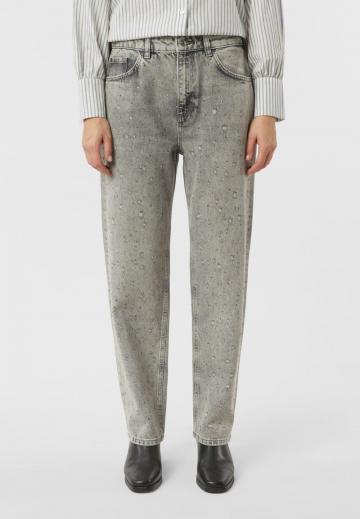 Прямые джинсы