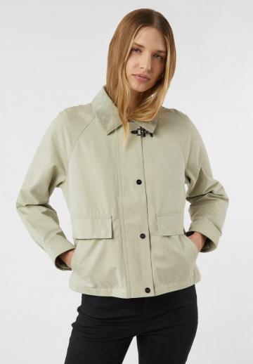 Куртка с накладнымит карманами