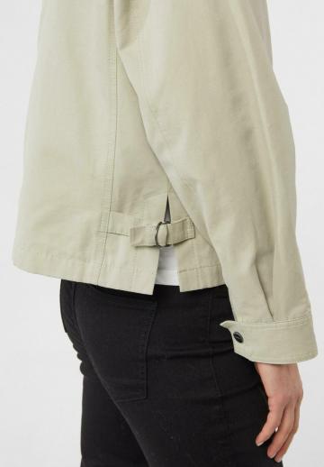 Куртка с накладнымит карманами