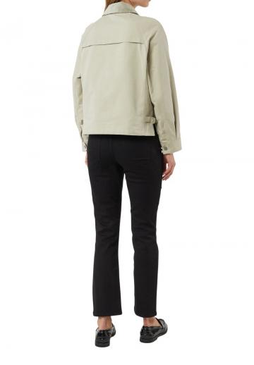 Куртка с накладнымит карманами