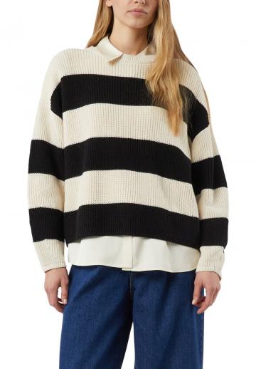 Пуловер в полоску
