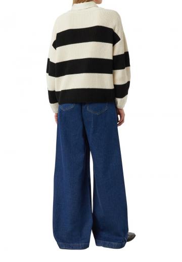 Пуловер в полоску