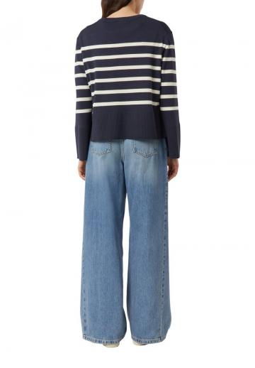 Пуловер в полоску