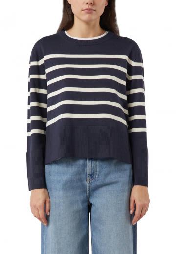 Пуловер в полоску
