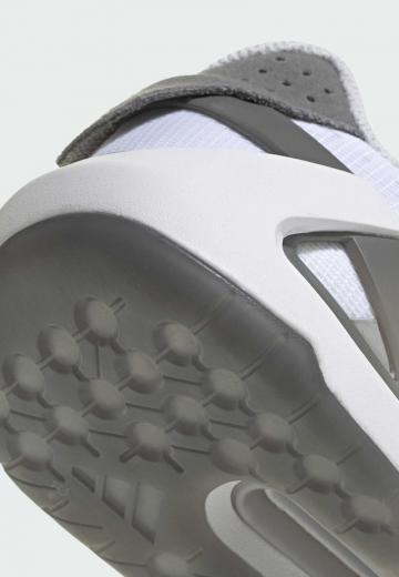 Кроссовки для зала