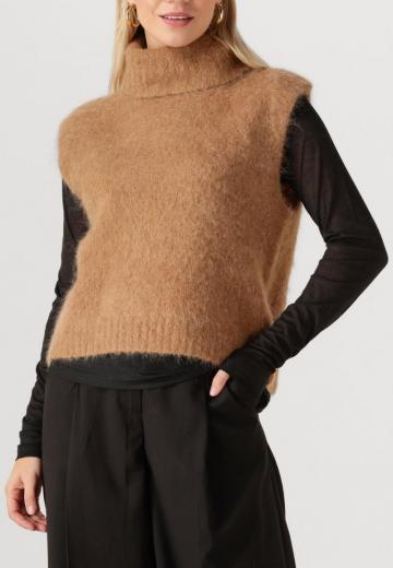 Пуловер без рукавов